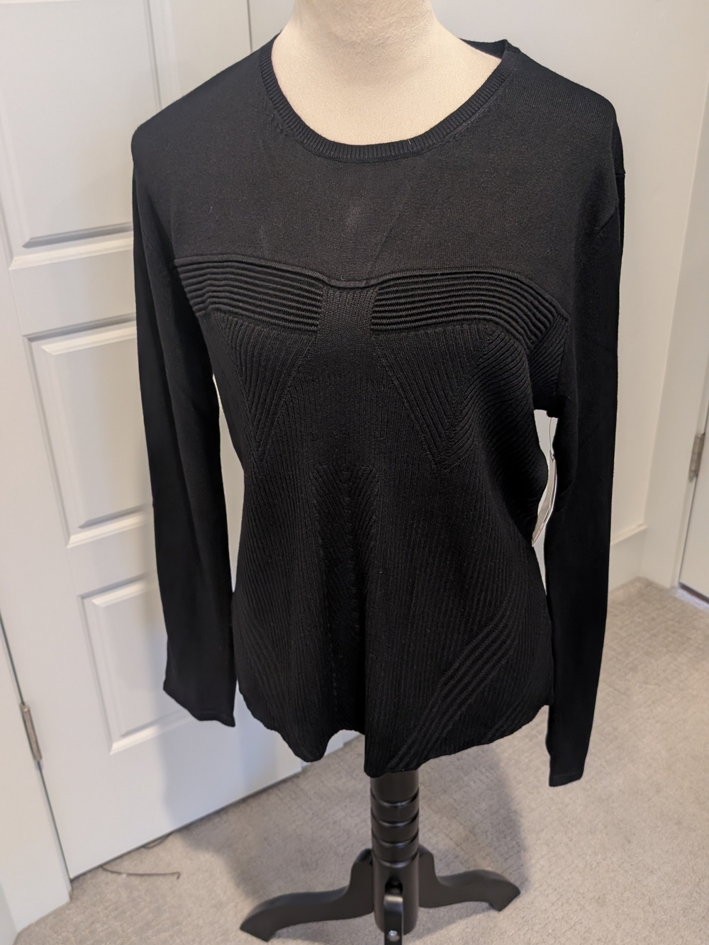 Women's Black Crew Neck Ribbed-Pattern Sweater - Picture 2 of 11
